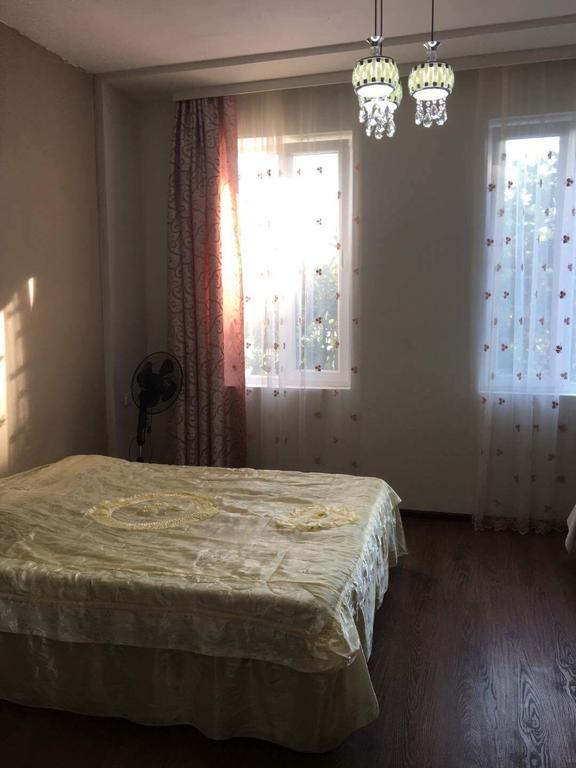 Homestay Izolda Batumi Exterior foto