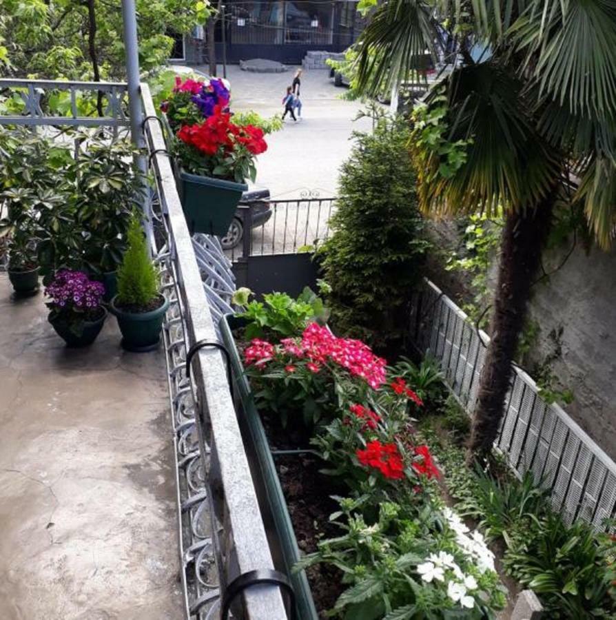 Homestay Izolda Batumi Exterior foto