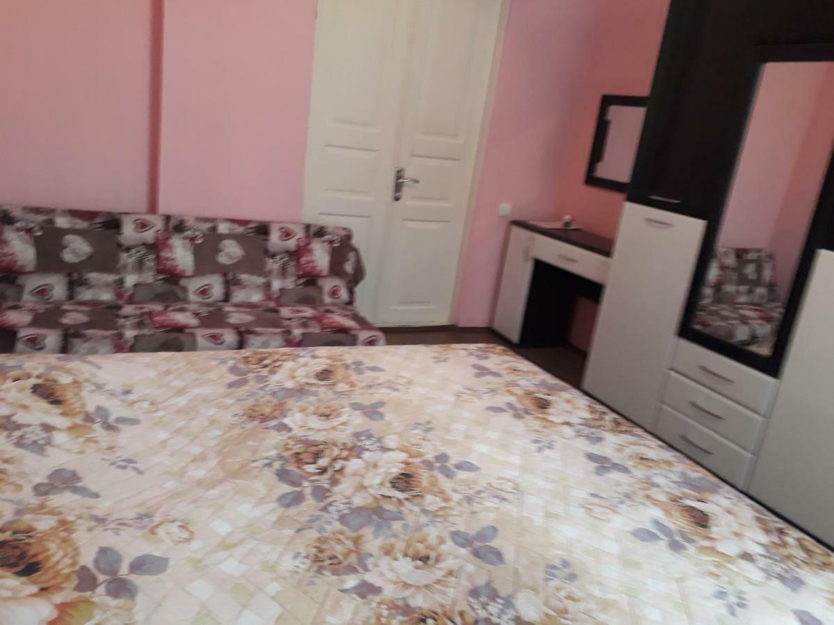 Homestay Izolda Batumi Exterior foto